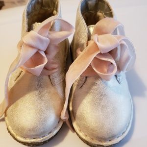 Toddler Silver suede shoe